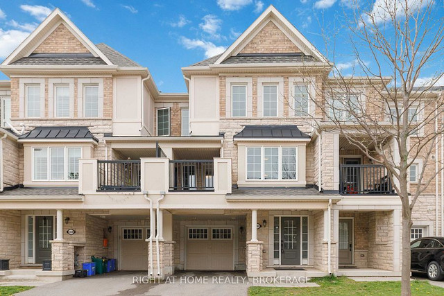 Cozy, Well-Maintained Freehold Townhouse! in Houses for Sale in Oakville / Halton Region
