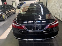All vehicles come with a full vehicle History Report, ask to see it! 2017 honda accord touring featu... (image 6)
