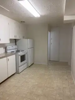 One bedroom apartment in 5-plex available August 1st