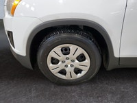 The 2015 Chevrolet Trax is a compact, city-friendly SUV with good maneuverability and safety. 1.4L 4... (image 9)