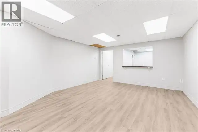 389 PARIS Road Unit# C Brantford, Ontario in Commercial & Office Space for Rent in Brantford - Image 9
