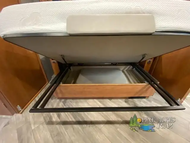 2018 Fleetwood RV Discovery 38K only 14,584 Miles in RVs & Motorhomes in Moncton - Image 37