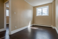 Looking for the ideal student rental near Queen's University? This modern and spacious 3-bedroom uni... (image 3)