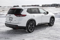 Turbocharged,Pass-Through Rear Seat,Driver Illuminated Vanity Mirror,Requires Subscription,Smart Dev... (image 3)