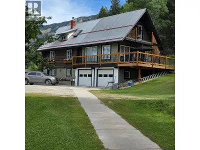 Edgewater - 16.7 acres, with very rare 2 civic addresses. 5564 is the primary log home mixed with wo...