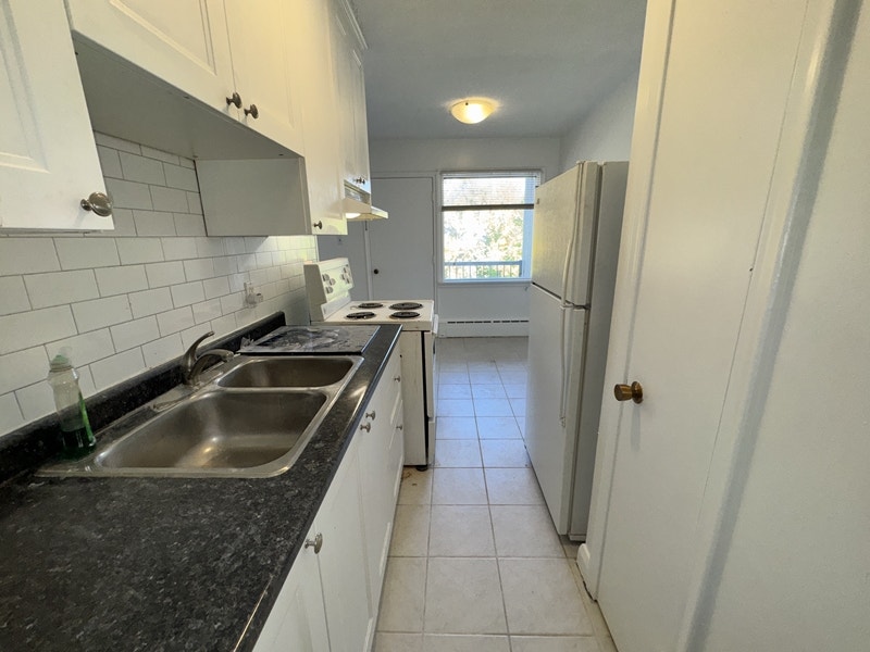 Charming 2 Bedroom Apartment on Shirley Ave. 5