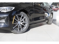 Premium Audio, Sunroof, Heated Seats, Apple CarPlay, Navigation, Blind Spot Detection, Lane Departur... (image 1)