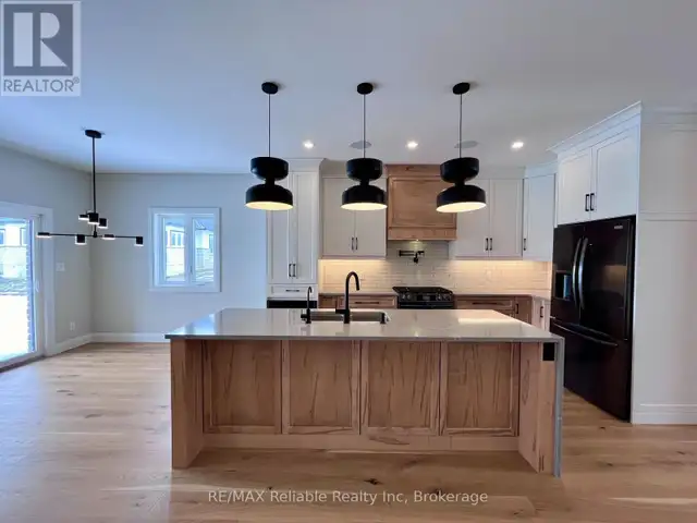 73590 IRENE CRESCENT Bluewater (Hay), Ontario in Houses for Sale in Grand Bend - Image 13