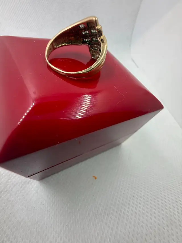 Women's 10K Gold Ring w Baguette Diamonds~Size 8 in Jewellery & Watches in Hamilton - Image 4