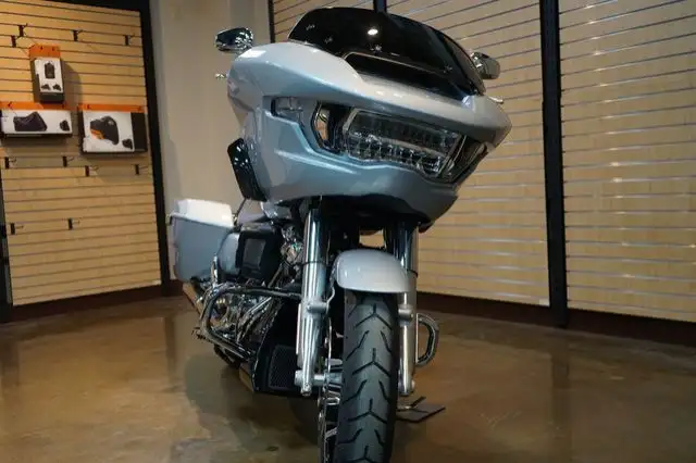 2025 Harley-Davidson FLTRX - Road Glide in Sport Touring in Lethbridge - Image 9