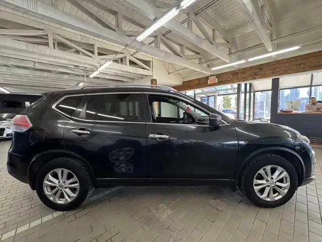 2016 Nissan Rogue FWD 4dr SV in Cars & Trucks in Longueuil / South Shore - Image 7