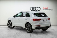 Local Trade!!! Get noticed in this gorgeous Glacier White Metallic SUV! Treat yourself to the featur... (image 5)