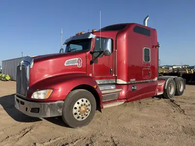 2013 KENWORTH T660 6x4 SLEEPER TRUCK TRACTOR - CLEAN UNIT for its AGE! Paccar 485 HP Diesel Engine (...