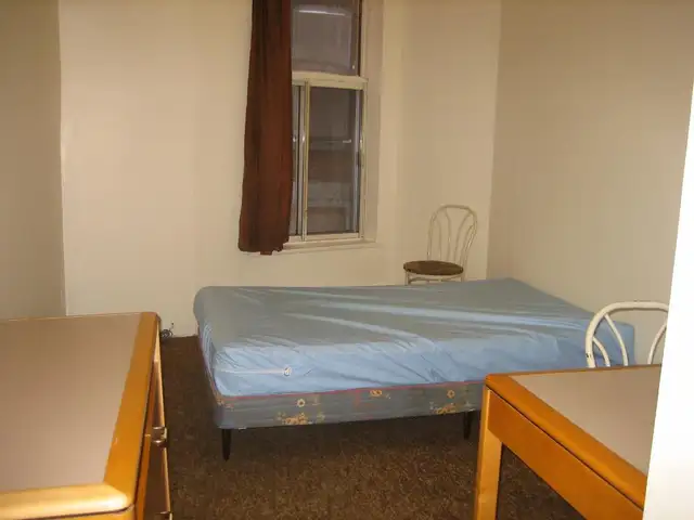 Chambre à louer, métro Atwater in Room Rentals & Roommates in City of Montréal - Image 7