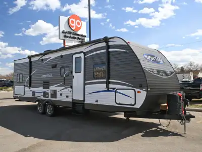 The 2018 Aspen Trail 29BHS is a family-friendly travel trailer designed for comfort, space, and conv...