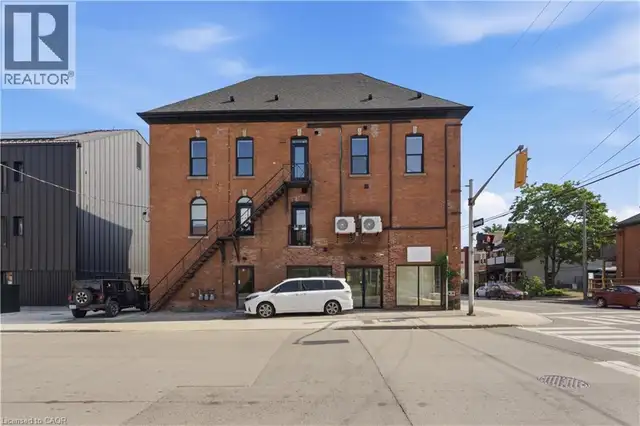 45 WELLINGTON Street N Hamilton, Ontario in Houses for Sale in Kitchener / Waterloo - Image 4