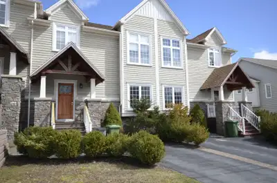 Tastefully decorated and fully equipped townhome in Mount Royal, a lovely Halifax neighbourhood just...