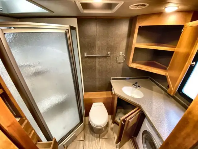 2017 Tiffin Motorhomes Allegro 36 LA in RVs & Motorhomes in Abbotsford - Image 19