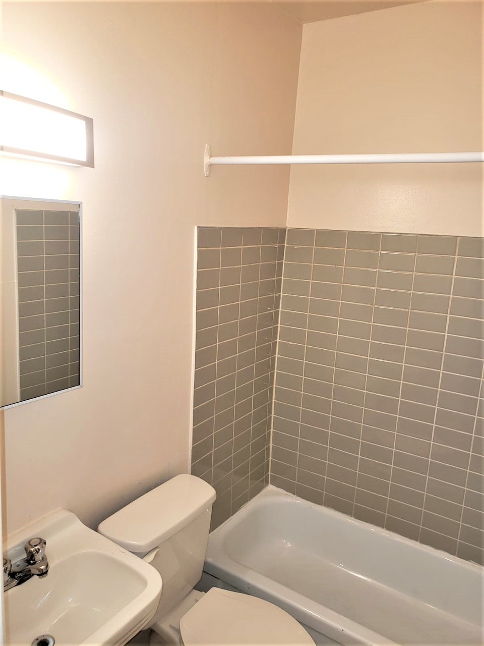 PRIME North Oshawa - STUNNING 1 bedroom 3