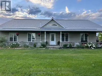 Dreaming of owning your own horse boarding or hobby farm? Now is you chance! This farm boasts grass...