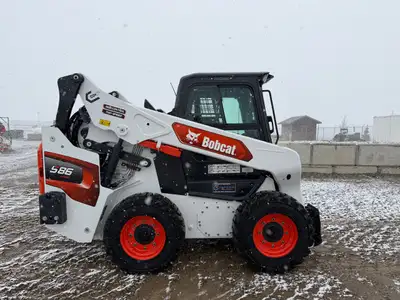This Bobcat S86 skid-steer is a powerful, premium-spec compact machine built around a 105-horsepower...