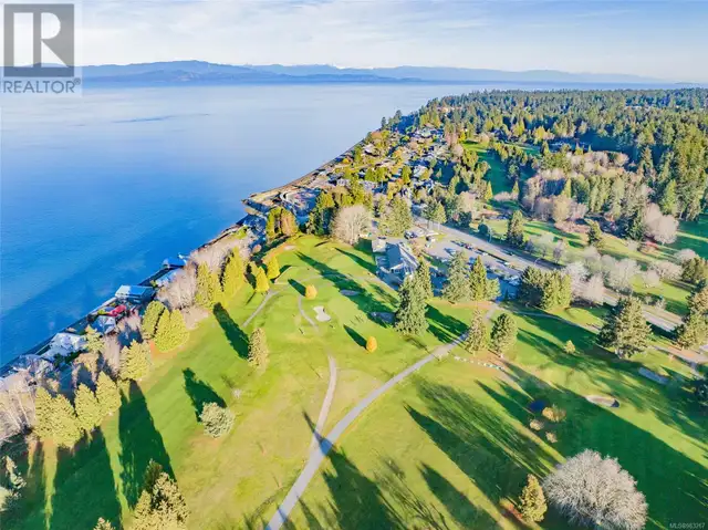 441 Memorial Ave Qualicum Beach, British Columbia in Houses for Sale in Parksville / Qualicum Beach - Image 6