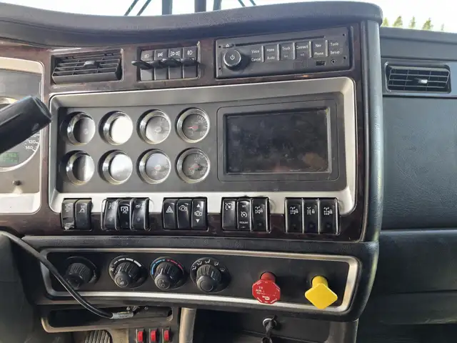 2015 KENWORTH T800 in Heavy Trucks in Kamloops - Image 20