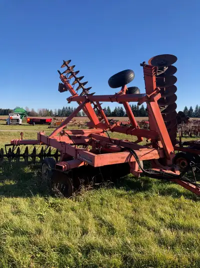 Welcome to Stoneage Equipment Selling this working and great condition Allis Chalmers 16ft (16 foot)...