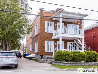 Magnifique duplex en brique, 1 x 6 ½ sur deux étages et un 1 x 4 ½ loués, grands logements, 2 statio...