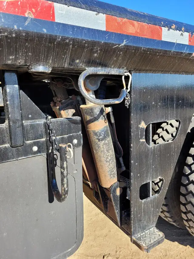 2013 WESTERN STAR 6900XD in Heavy Trucks in Saskatoon - Image 98