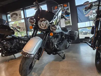 A quintessential American cruiser, the Harley-Davidson Heritage Classic 114 has showstopping vintage...