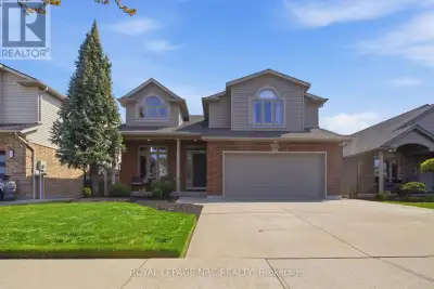 Welcome to this impeccably maintained 3+1 bedroom, 3-full baths multi-level home offering approximat...