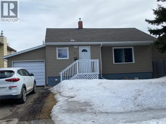 31 Irwin AVENUE Yorkton, Saskatchewan in Houses for Sale in Regina - Image 2