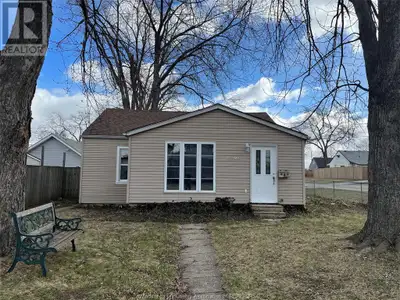 1296 ELM AVENUE Windsor, Ontario