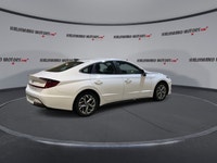 // ACCIDENT FREE!! // Meet a smart, comfortable sedan that fits Canadian driving year-round. This 20... (image 7)