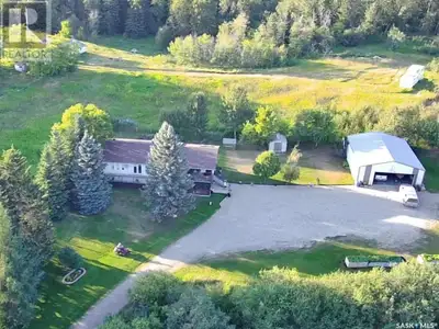 Acreage Living Meets Town Convenience – Your Dream Bungalow Awaits! Looking for that perfect blend o...