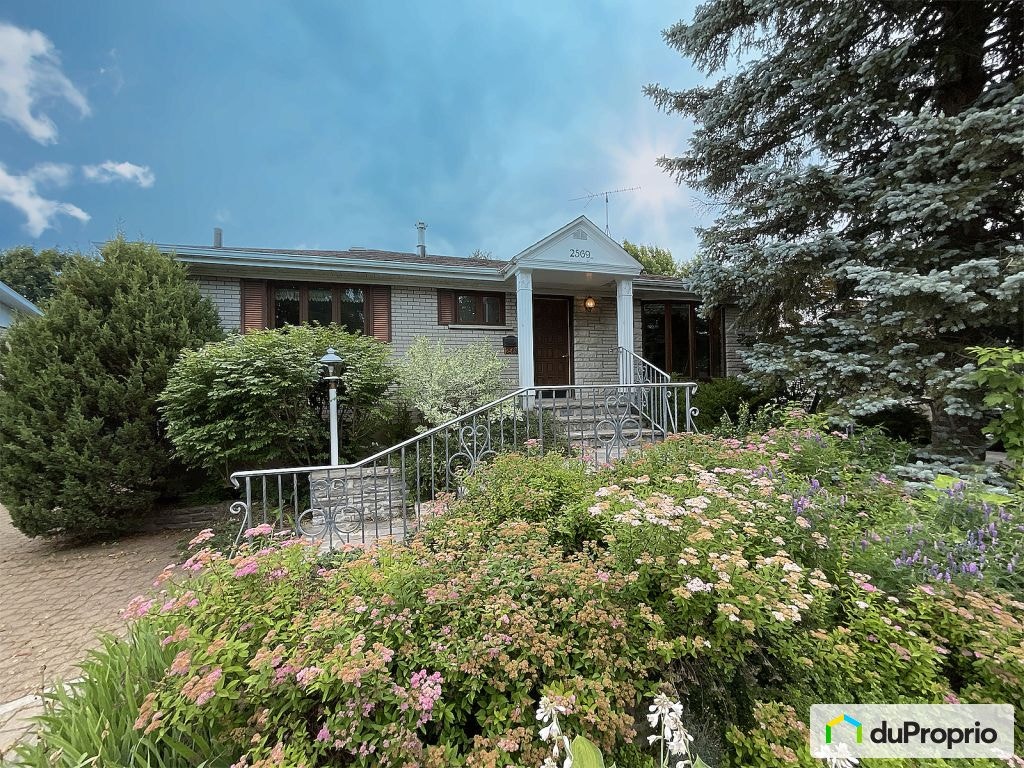 $535,000 - Bungalow for sale in Longueuil (Vieux-Longueuil) — photo 1