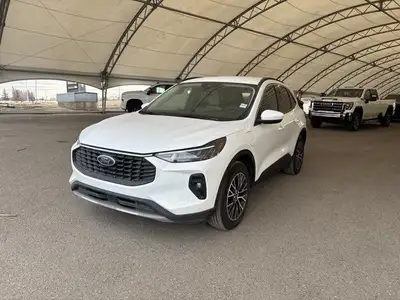 This Ford Escape delivers a Gas/Electric I-4 2.5 L/152 engine powering this Variable transmission. E...
