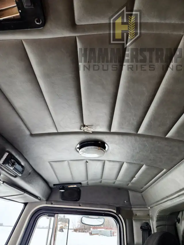 2004 PETERBILT 378 Sleeper Semi Truck w/ C15 Cat Engine in Heavy Trucks in Edmonton - Image 22