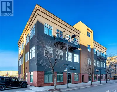 Prime re-developed retail space ready for the new business to get started! The prior use was aesthet...