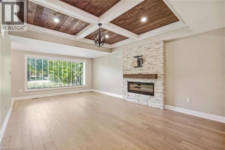 707 KING Road Unit# MAIN Burlington, Ontario 4