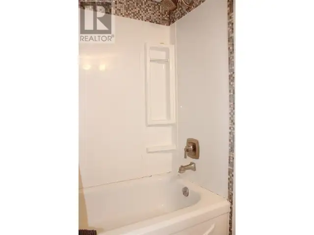 130 SKAHA Place Unit# 307 Penticton, British Columbia in Condos for Sale in Penticton - Image 8