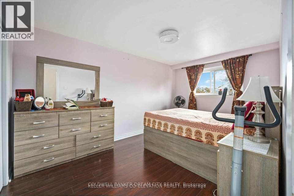 UPPER - 3073 IRESON COURT Mississauga (Malton), Ontario 4