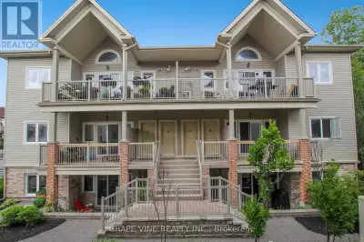 Flooring: Tile, Flooring: Hardwood, Flooring: Carpet Wall To Wall, Beautifully upgraded two bedroom...