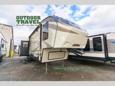 This Keystone Cougar fifth wheel 333MKS can be your new home on wheels! With triple slides that incr...