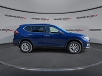 This Nissan Rogue has a powerful Gas 4cyl 2.5 L engine powering this Variable transmission. Power Dr... (image 8)