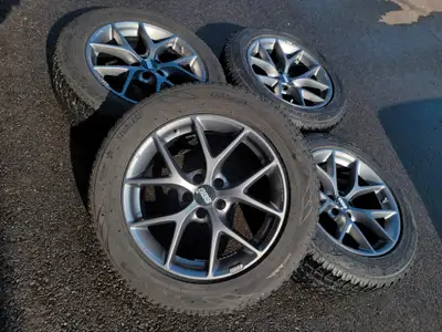 Very nice set of BBS SR in gunmetal finish for a Porsche Macan mounted on Toyo winter tires with TPM...