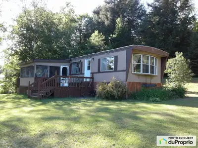 Maison mobile ou chalet 4 saisons clé en main situé à Notre-Dame-du-Laus dans les Hautes-Laurentides...