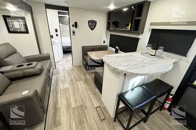 2025 VENTURE RV STRATUS 241VRK in Travel Trailers & Campers in Calgary - Image 9