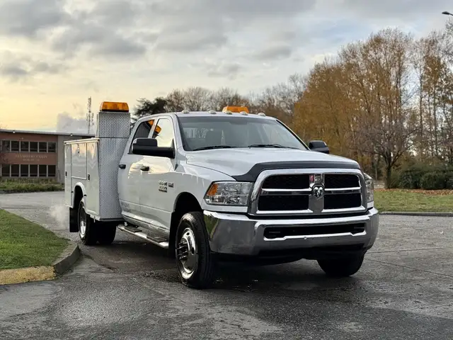 2013 Ram 3500 4X4 Service Truck in Heavy Trucks in Delta/Surrey/Langley - Image 3